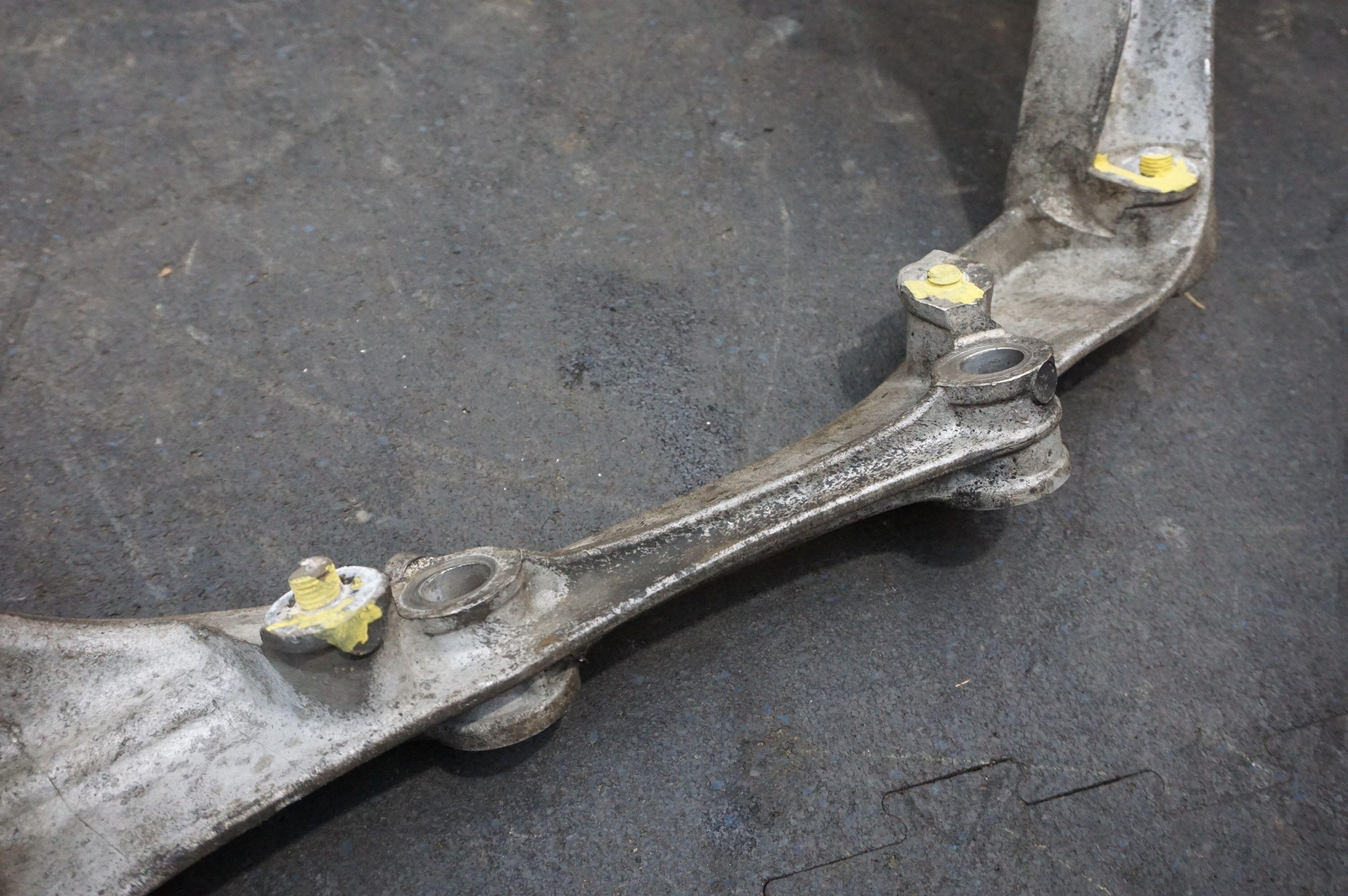 Rear Left Undercarriage Bracket Assembly 50220-SL0-000 Honda Acura NSX 91-05