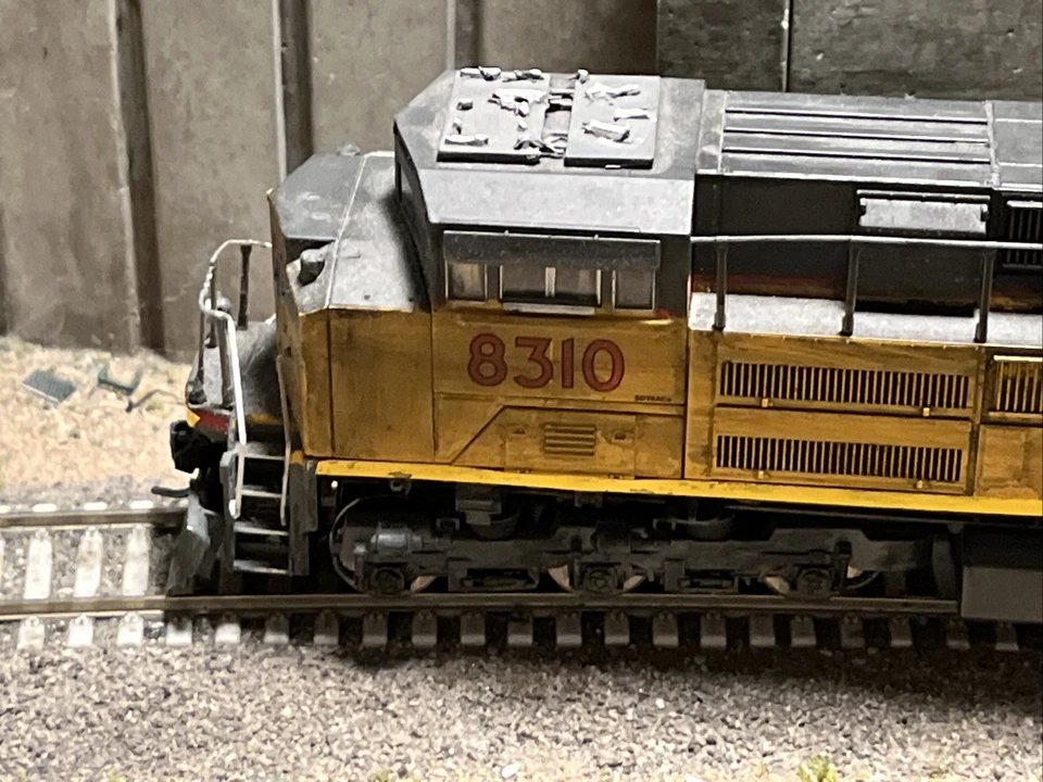 Escala HO Walthers EMD SD70ACe UP 8310 DCC sin sonido (climado/sucio, necesita trabajo) Foto 3 de 4
