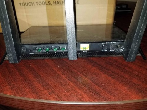 NETGEAR R7600 Nighthawk AC1750 Smart WiFi Router - R6700-100NAS - 第 4/4 張圖片