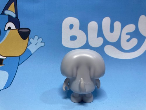 Modellino di ricambio Bluey Friend LILA cane maltese bingo amico bianco NUOVO - Foto 5 di 11