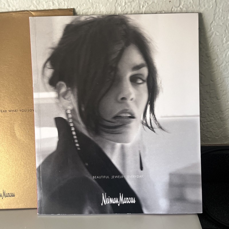 FABULOUS 2012 NEIMAN MARCUS JEWELRY CATALOG WITH COVER/CASE