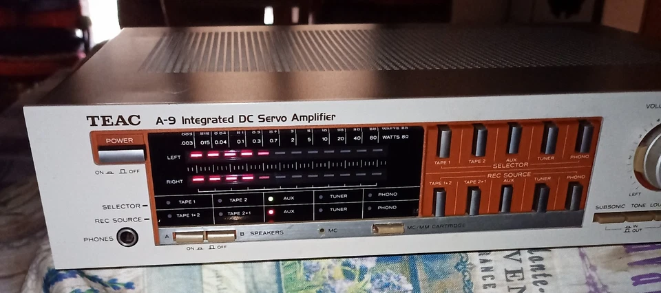 amplificatore integrato Vintage Teac A-9(Anno 1981) 2x60 Watts RMS su 8 Ohm  - Immagine 3 di 4