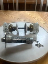 ANTIQUE VINTAGE GLASS AND BRASS DOORKNOB SET OF 2 KNOBS AND HARDWARE