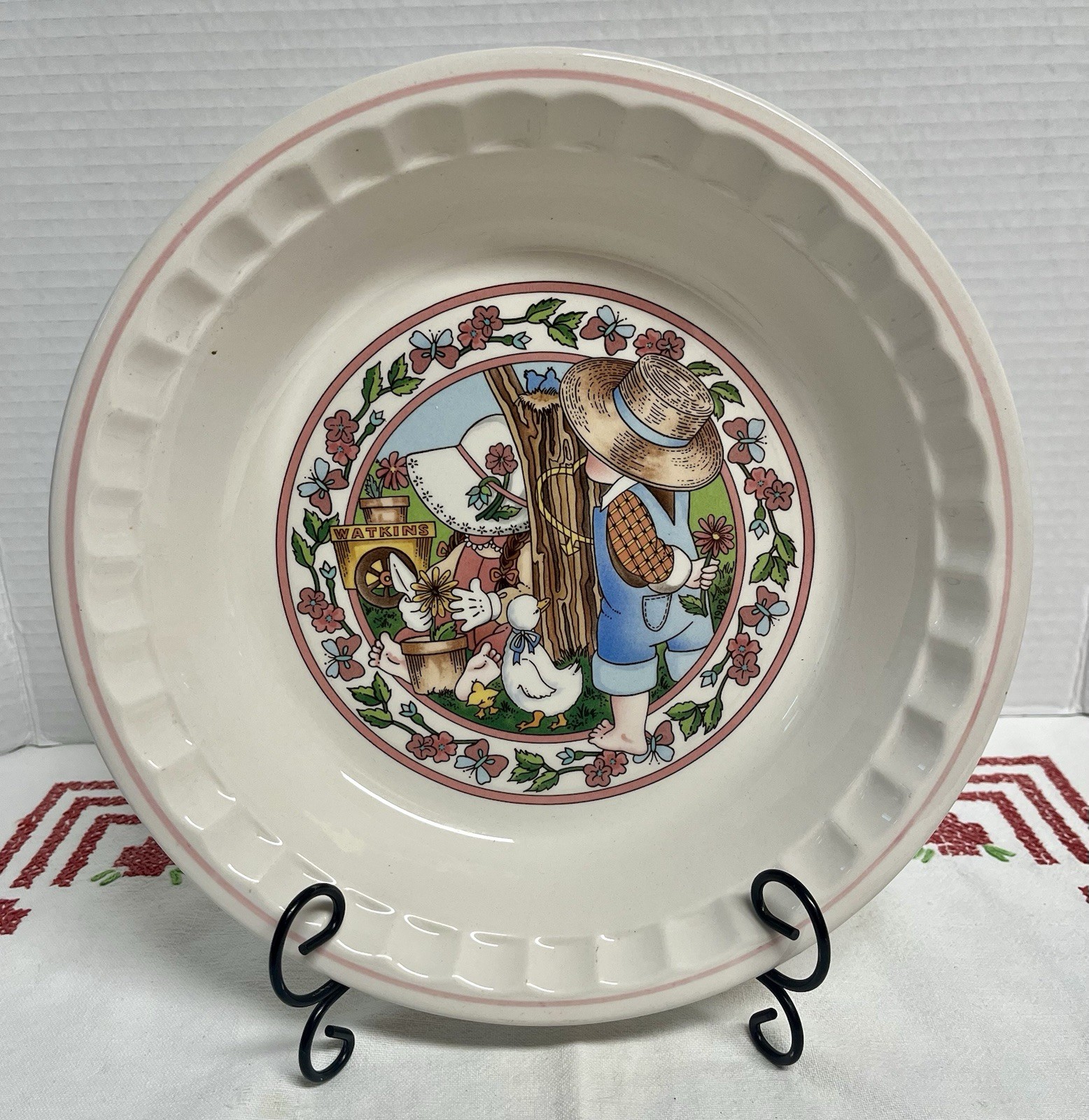 Vintage 1989 Watkins " Country Kids “ collector's recipe pie plate, vintage serveware from the 1980s