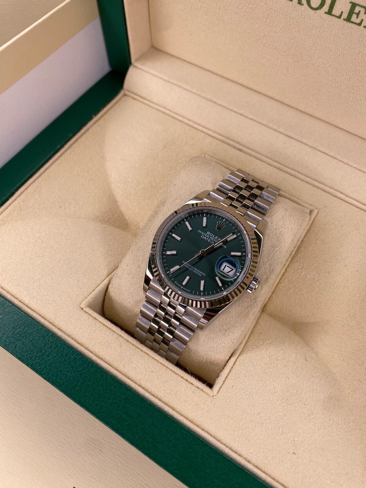 Rolex Datejust 36 126234 2023 Mint Green Jubilee Full Set Fluted Bezel image 3