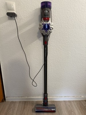 Dyson V8 Absolute Akku-Staubsauger mit umfangreichem Zubehör