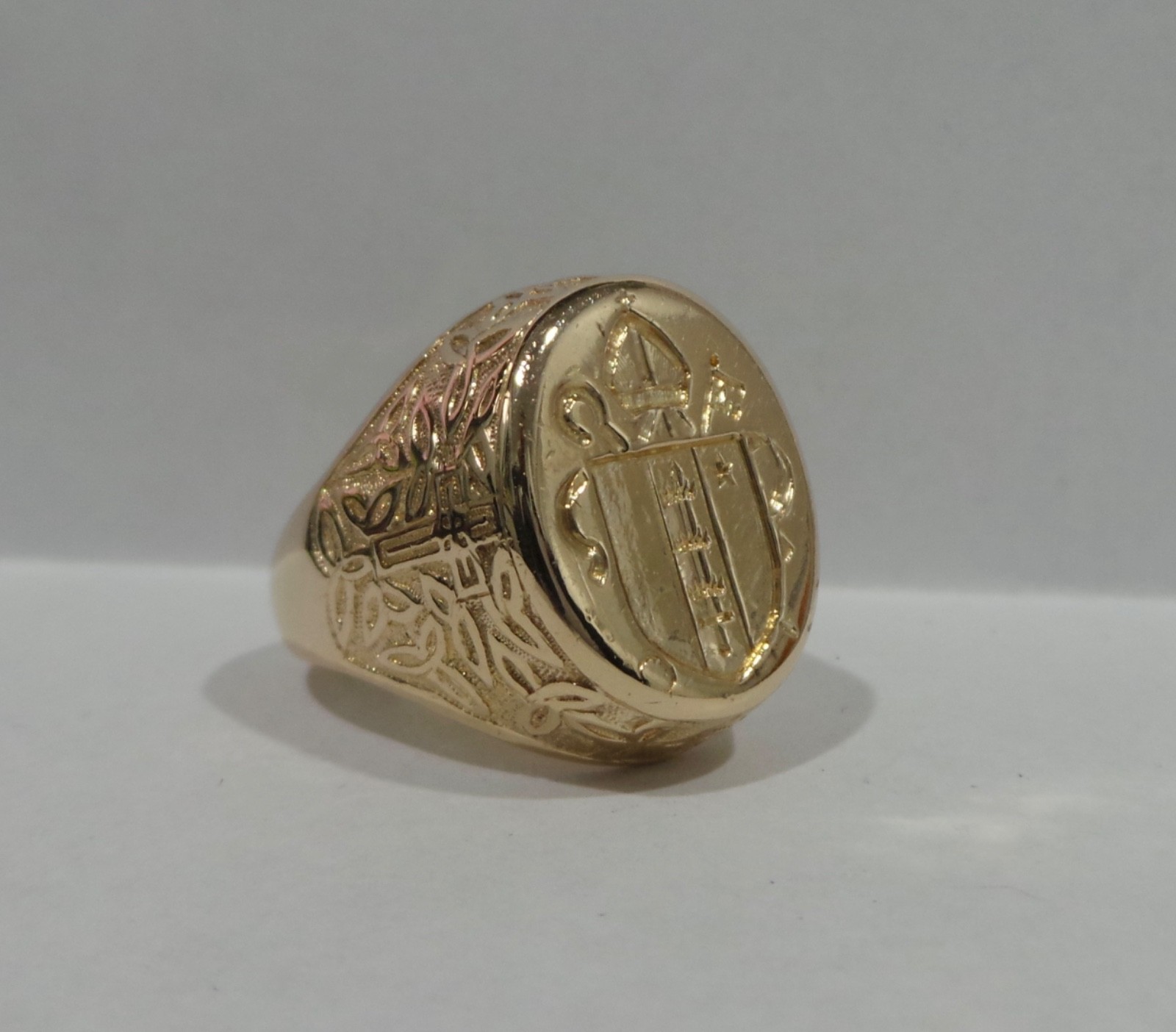 Men's Solid 14k Yellow Gold Ecclesiastical Signet… - image 9