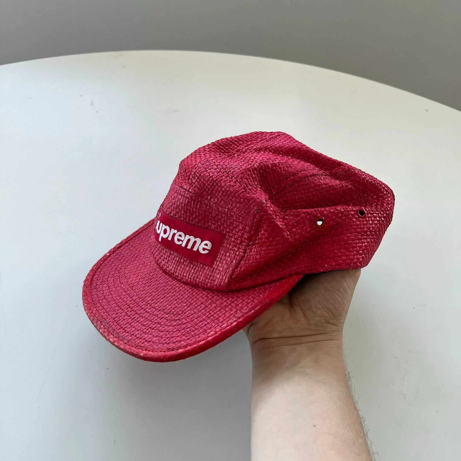 Supreme paille 5 panneaux capuchon rouge