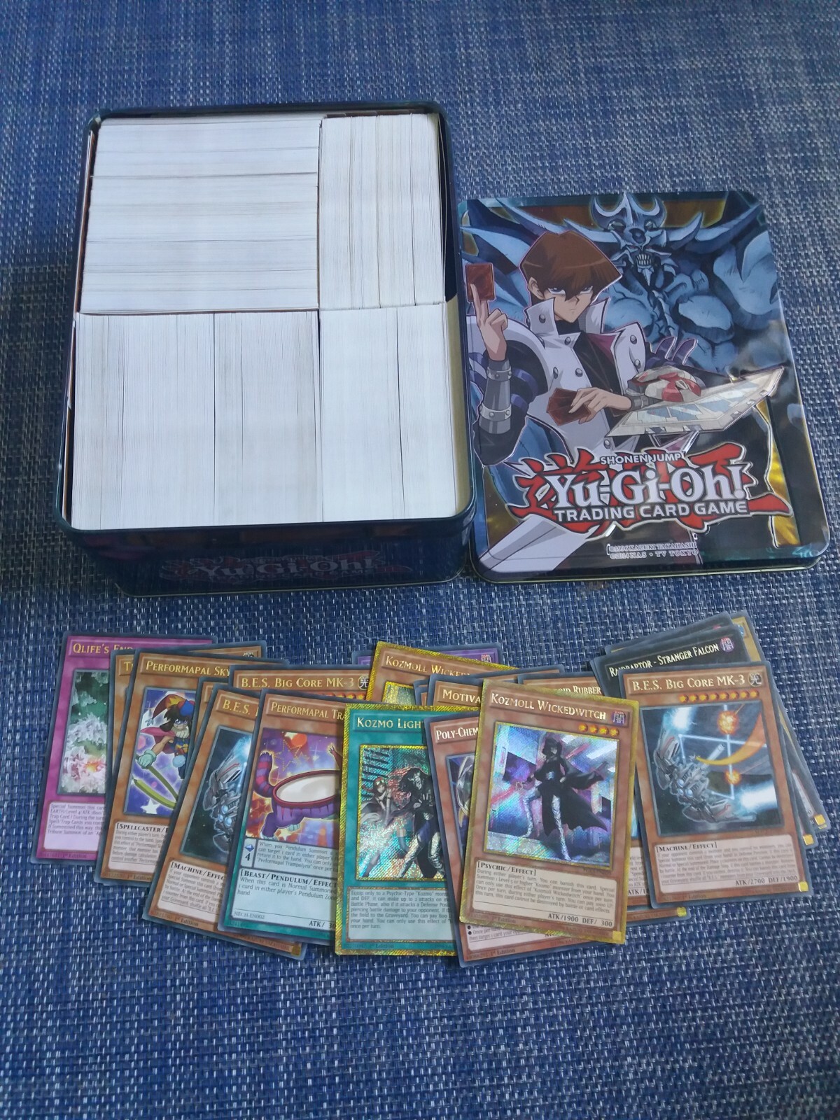 Lata de Kaiba 2016 Mega-Tin con más de 800 cartas Yugioh en su interior YU-GI-OH
