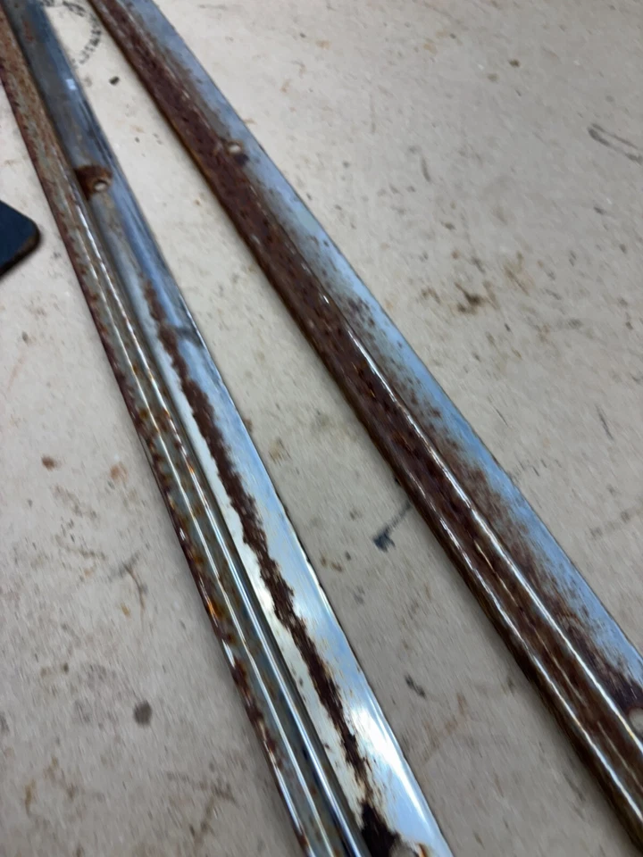 1967 1972 1971 C10 C20 C30 BLAZER K10 Chevrolet Gmc INTERIOR DOOR PANEL TRIM MOL - Image 3 of 4