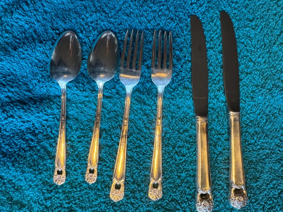 Rogers Silverplate Flatware Eternally Yours Forks Knives Spoons 94 pc Set Dinner - Image 4 of 4