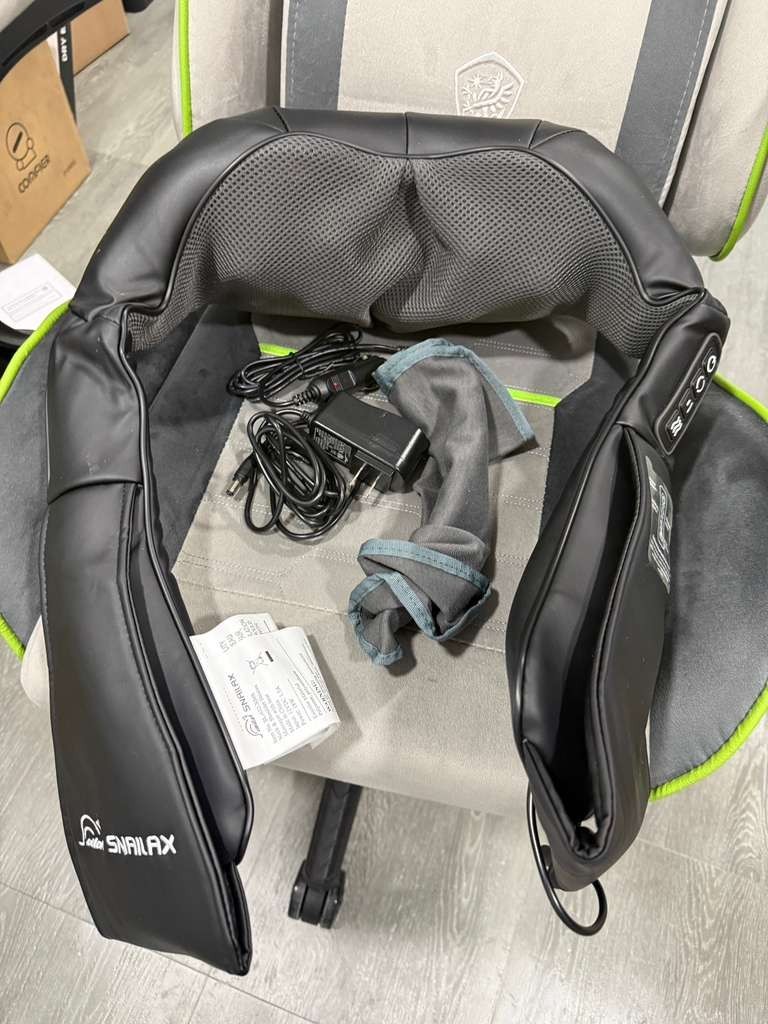 Snailax SL-632 Neck and Shoulder Shiatsu Massager with Heat - Christmas gift