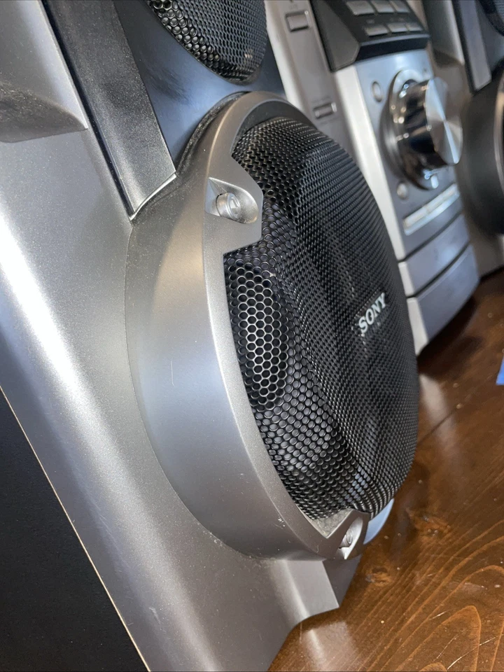 Sony MHC-EC70 Mini HIFI Component Stereo 3-CD Changer Cassette Radio **TESTED** - Image 3 of 4