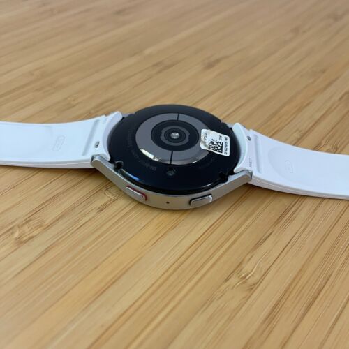 Samsung Galaxy Watch 5 44mm - Silver - Bluetooth + LTE - Charging Issues - Picture 11 of 15