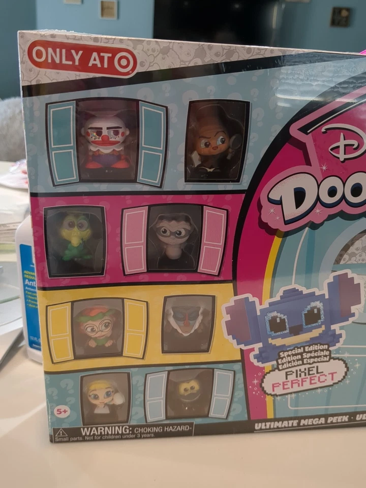 Disney Doorables Ultimate Mega Peek con 30 figuras - Edición Pixel Perfect Foto 2 de 4