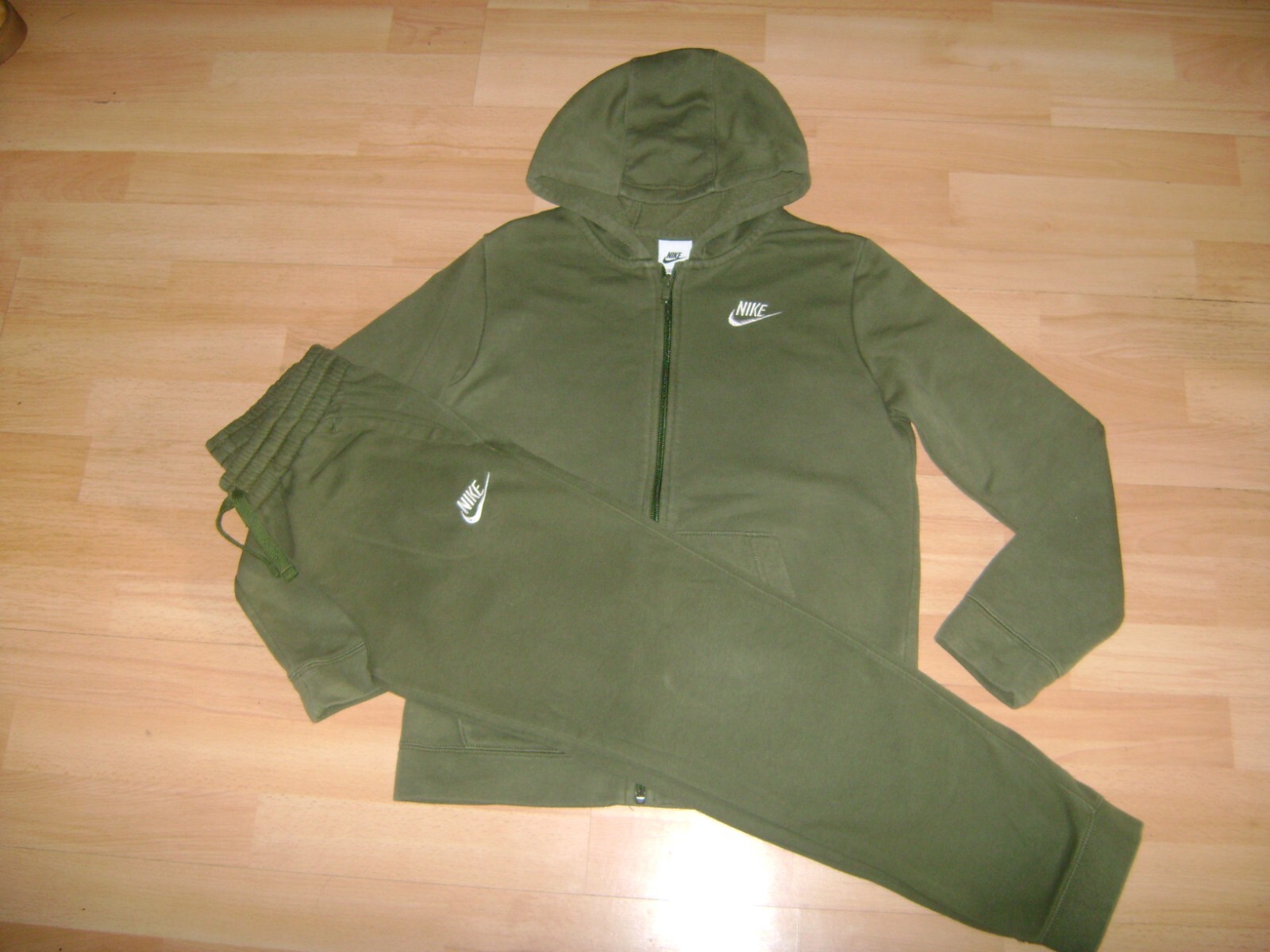 BOYS NIKE TRACKSUIT AGE 1213 YEARS HOODIE AND JOGGING BOTTOMS eBay