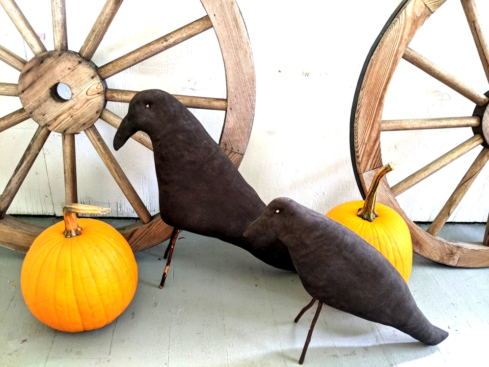 Pair of Vintage Primitive Folk Art Black Crows, Ravens, Decoys, Fall Halloween - Image 4 of 4