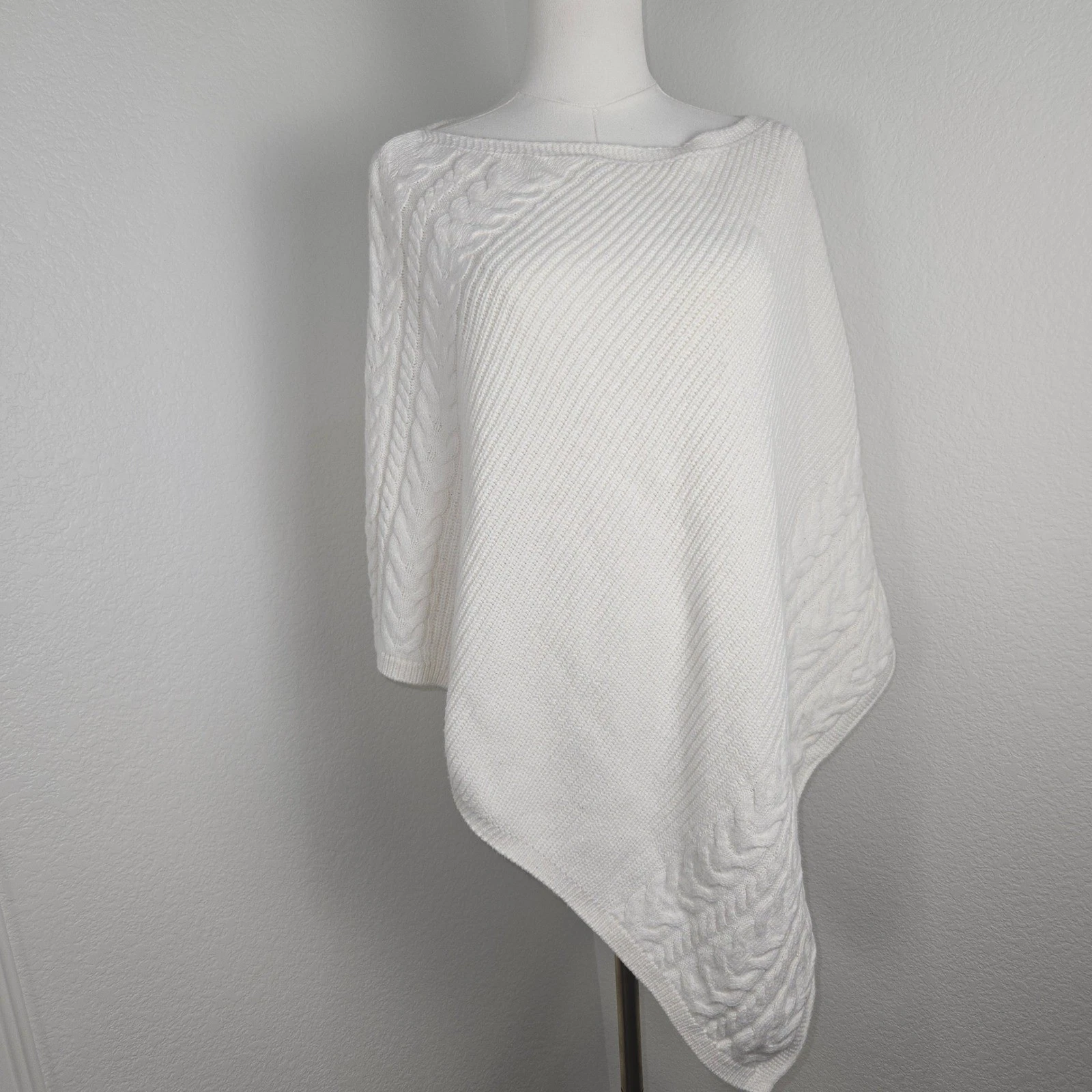 J.Jill One Size Ivory Knit Sweater Poncho Cable Trim Cotton Blend Wrap
Opens in a new window or tab