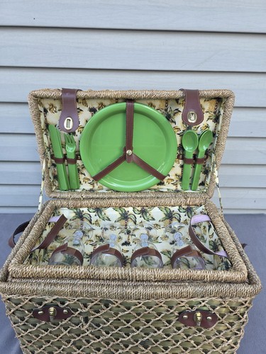Vintage Wicker Picnic Basket Service 4 Green Plates Cups Cutlery Tropical Palm