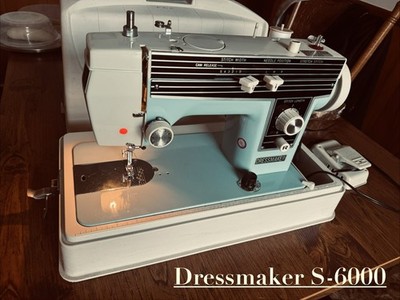 Fully Working Dressmaker Model S-6000 Portable Sewing Machine Vintage With Extra