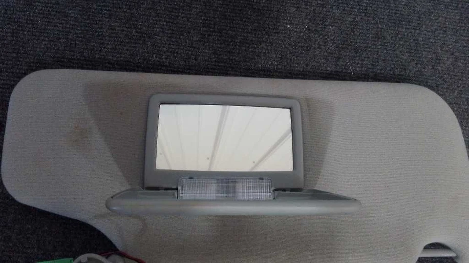 Parasol lado derecho para pasajero Mercury Montego 2005-07 *tela gris* con luz Foto 4 de 4