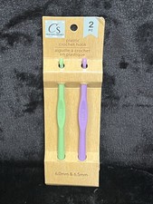 Crafter's Square Plastic Crochet Hooks Green  Purple NEW IN PKG 6.0mm  6.5mm.