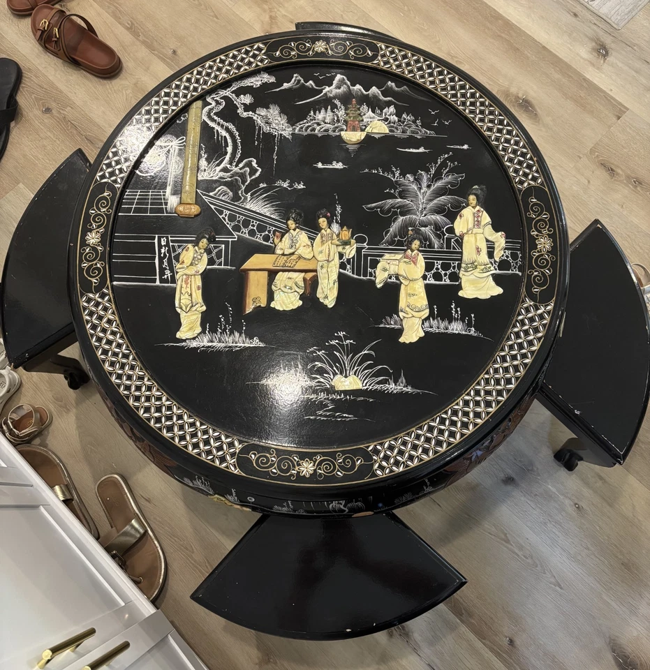 Mesa de centro oriental de laca negra brillante Foto 2 de 4
