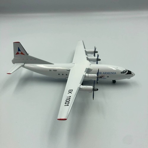 Antonov An-12 "CUB" Air Armenia Cargo EK-11001 scale 1:200 Aircraft Model KUM - Afbeelding 8 van 8