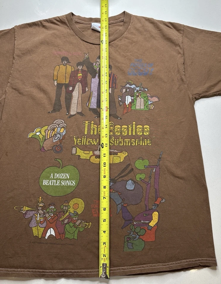 Camiseta Junk Food The Beatles Yellow Submarine tamanho M marrom médio - Imagem 2 de 4
