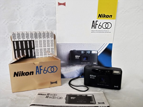 Mini NIKON analogique AF 600