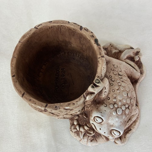 Vintage 1984 - Pompadour - Imitation Wood Frog Planter/Flower Pot - Afbeelding 2 van 10
