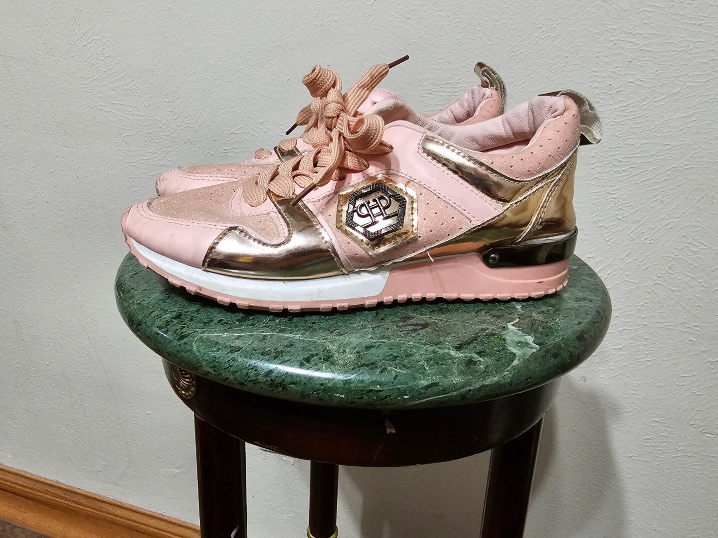 Adult Size 5 Womens