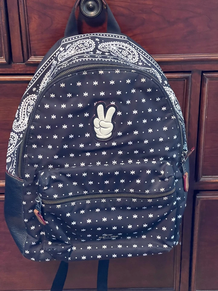 Mochila Edición Limitada Disney Mickey X Coach Negra Charlie @Bandana Print Foto 3 de 4