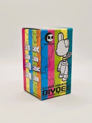 Toy2R Diy Qee 2.5inch random weiß mit Customizer Art toy Style Bearbrick Medicom