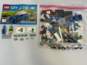 LEGO CITY: Pickup Tow Truck (60081) ~ Retired ~ Complete ~