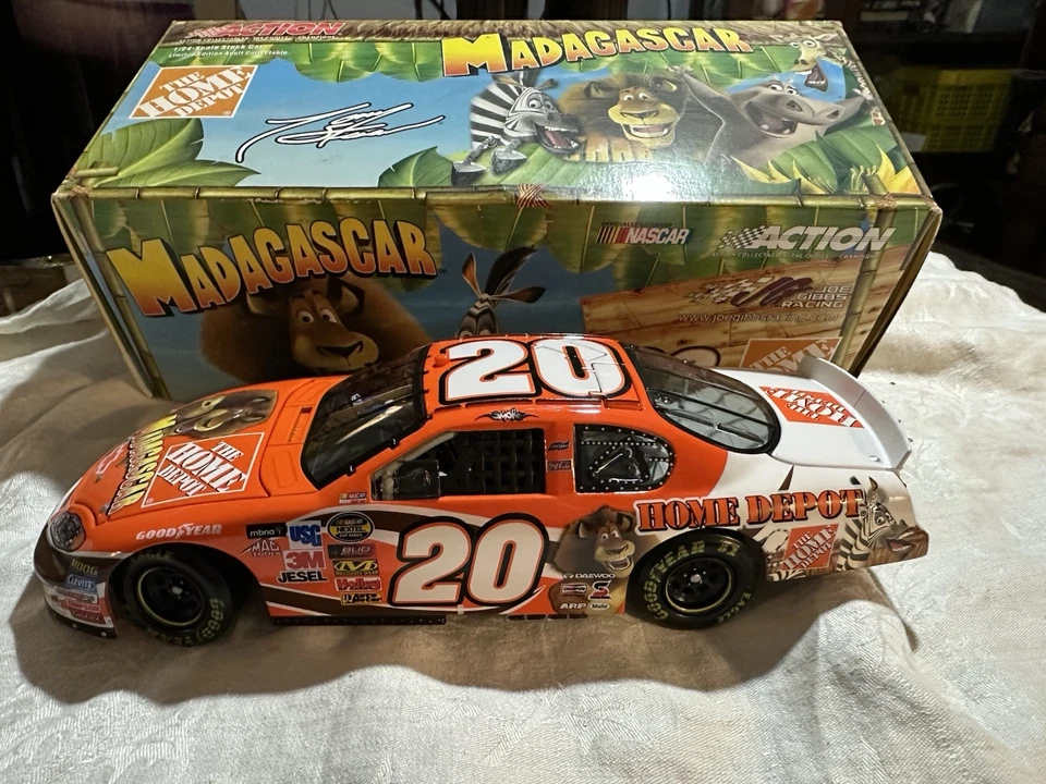 Nascar Tony Stewart # 20 Home Depot Madagascar, 2005 Monte Carlo Foto 3 de 4