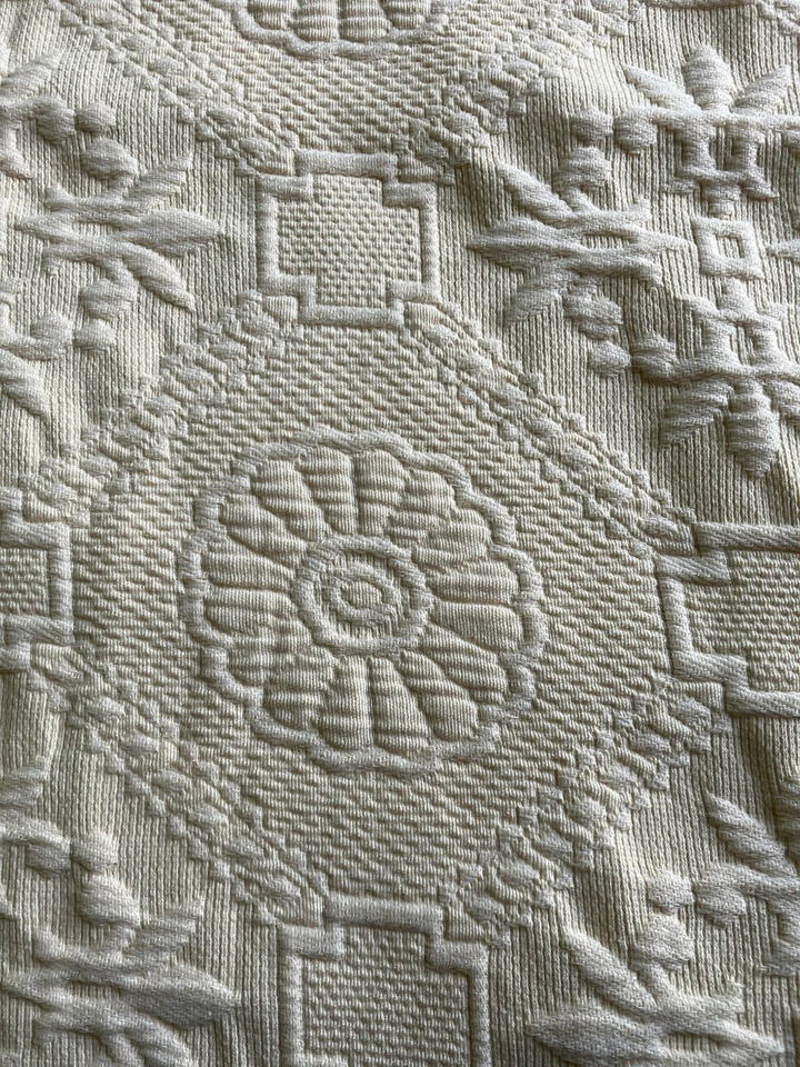 Colcha Matelasse doble, con dobladillo festoneado, algodón Foto 2 de 4