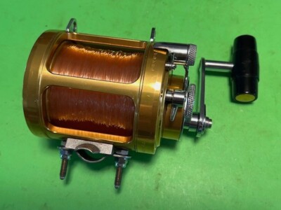 PENN INTERNATIONAL 30SW 2-SPEED FISHING REEL WITH ORIGINAL BOX & 2