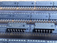 A lot of FIVE (5) ON Semiconductors MC14584BCP Hex Schmit triggers gates