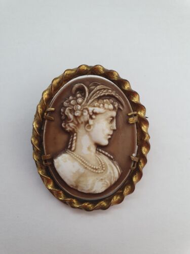 Vintage Cameo Italy Goddess Ceramic wood Gold Tone Pinchbeck Twist Frame Brooch - Picture 1 of 24