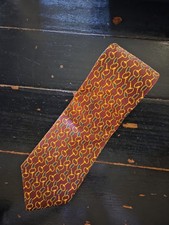 Burberrys Chain Link Pattern Silk Neck Tie Made In England 58 x 3.75