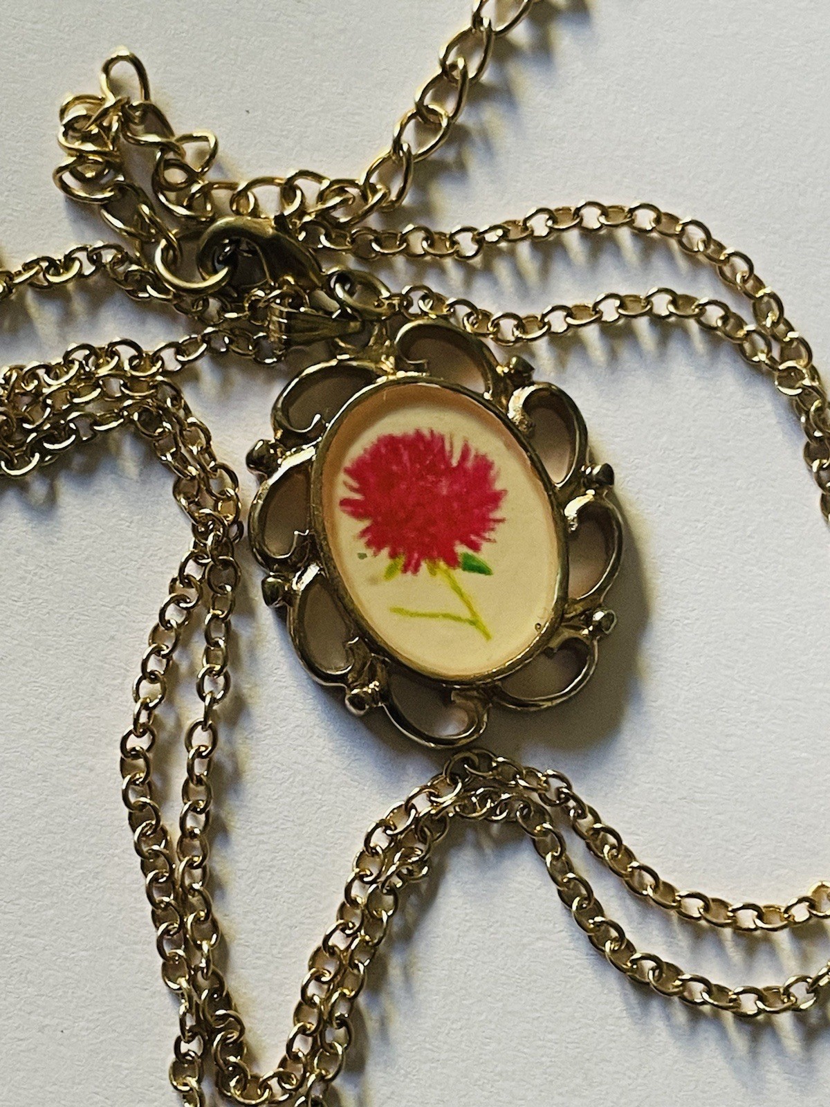 🌸BUY 2 GET 1 FREE🌸Gold tone pendant Necklace Flower Cream  background filigree
