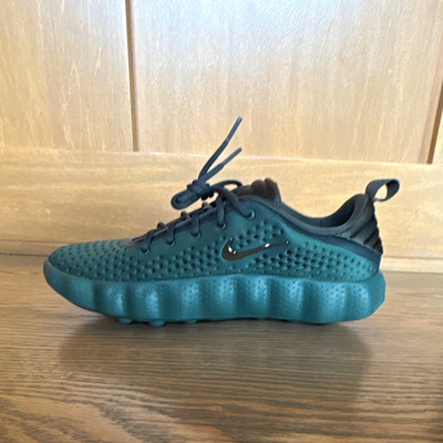Nike NIKE MIND 002 Men's Green Low Top Lace-Up Athletic Sneakers