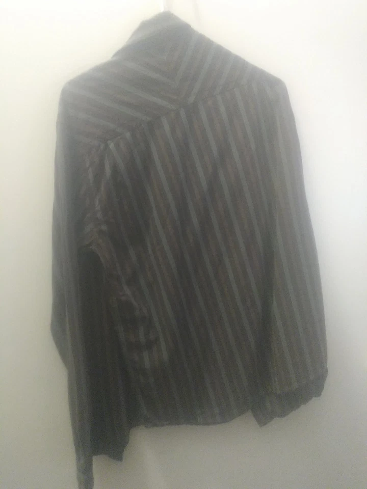 Camisa cuello cara norte Foto 2 de 4