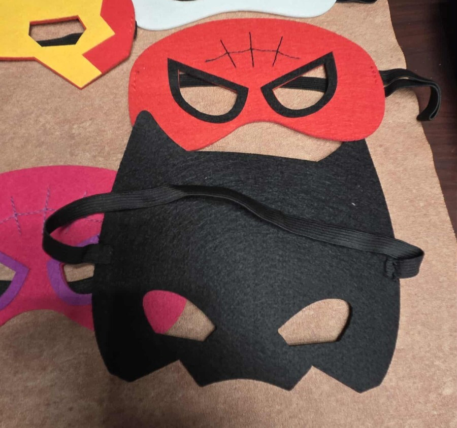 120 Pc Mixed Superhero Party Favors Masks,Pins,Bubbles,tattoos,straws. See Decri