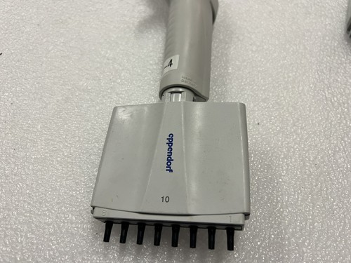 Pipetta elettronica Eppendorf Xplorer Plus 8 canali 0,5-10 μL - Foto 3 di 4