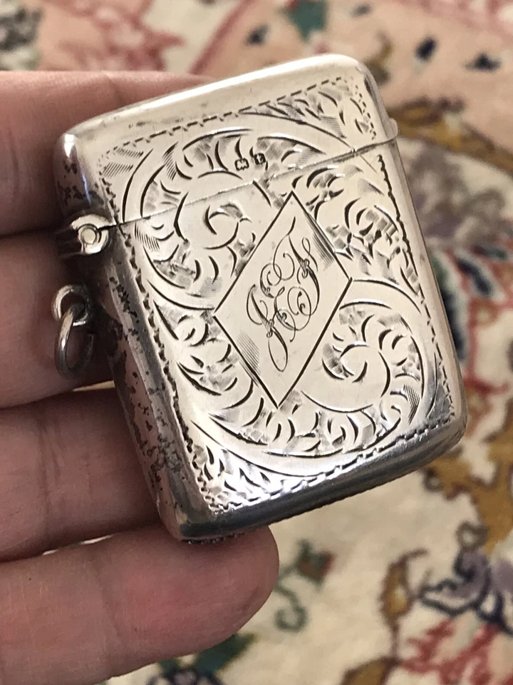 George V LARGE Curved Silver Vesta Case Foliate Engraved Hallmarked B'ham 1918 - Image 3 of 4