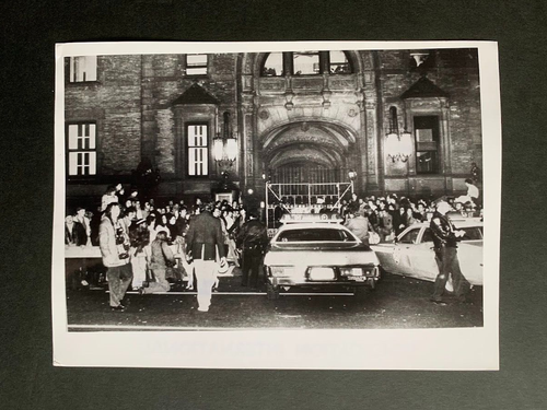 JOHN LENNON DEATH DAKOTA BUILDNING - Rare Original VINTAGE Press Photo - Afbeelding 1 van 2