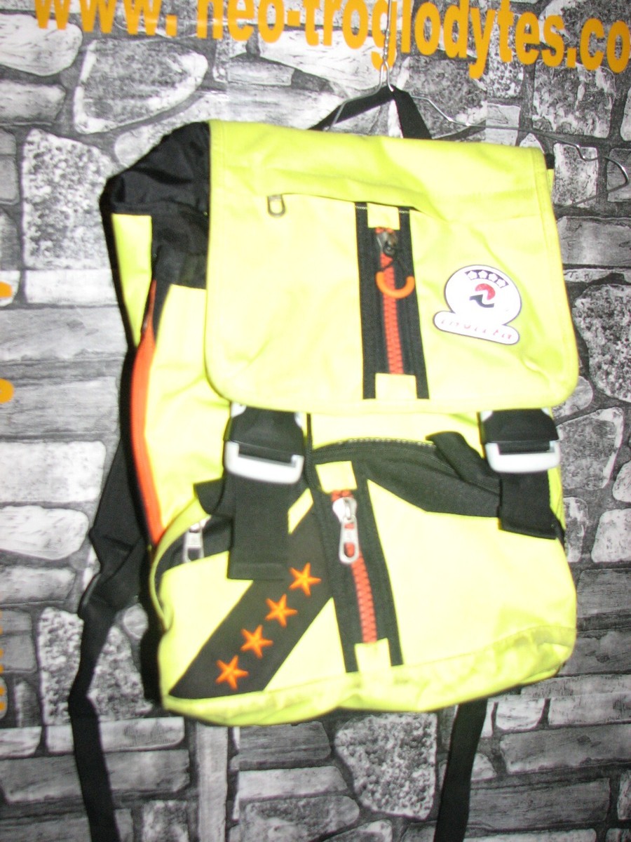 ZAINO VINTAGE ANNI '80s INVICTA ESTENDIBILE giallo nero '80s