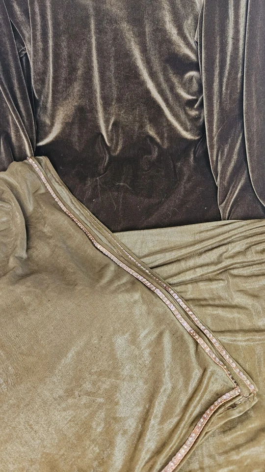 Pakistani Shalwar Kameez  - Image 4 of 4